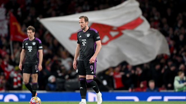LONDON, ENGLAND - APRIL 09: Harry Kane of Bayern Munich reacts after Arsenal's first goal during the UEFA Champions League quarter-final first leg match between Arsenal FC and FC Bayern München at Emirates Stadium on April 09, 2024 in London, England. (Photo by Shaun Botterill/Getty Images)