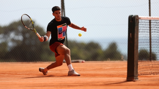 MONTE-CARLO, MONACO - APRIL 08:  Carlos Alcaraz of Spain in a practice session during day two of the Rolex Monte-Carlo Masters at Monte-Carlo Country Club on April 08, 2024 in Monte-Carlo, Monaco. (Photo by Julian Finney/Getty Images)