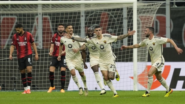 Roma's Gianluca Mancini, center, celebrates after he scored his side's first goal during the Europa League quarterfinal first leg soccer match between AC Milan and Roma at the San Siro Stadium, in Milan, Italy, Thursday, April 11, 2024. (AP Photo/Antonio Calanni)