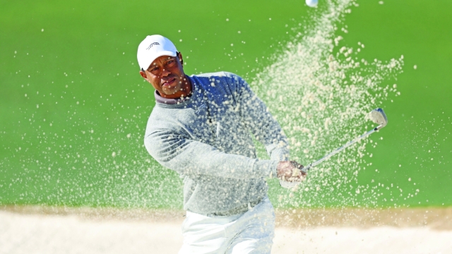 AUGUSTA, GEORGIA - APRIL 12: Tiger Woods of the United States plays a shot from a bunker on the 18th hole during the continuation of the first round of the 2024 Masters Tournament at Augusta National Golf Club on April 12, 2024 in Augusta, Georgia.   Warren Little/Getty Images/AFP (Photo by Warren Little / GETTY IMAGES NORTH AMERICA / Getty Images via AFP)