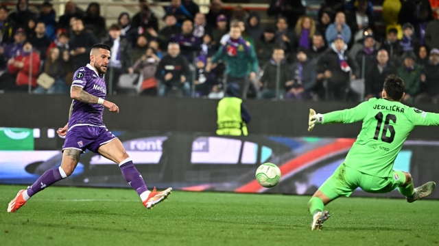 Fiorentina's defender Cristiano Biraghi scores during the UEFA Europa Conference League Quarter-finals 2nd leg soccer match between ACF Fiorentina and Viktoria Plzen at the at Artemio Franchi Stadium in Florence, Italy, 18 April 2024 ANSA/CLAUDIO GIOVANNINI