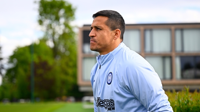 COMO, ITALY - APRIL 21: Alexis Sanchez of FC Internazionale in action during the FC Internazionale training session at the club's training ground Suning Training Center on April 21, 2024 in Como, Italy.  (Photo by Mattia Ozbot - Inter/Inter via Getty Images)