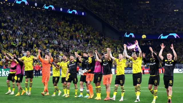 epa11313479 Dortmund players celebrate with their supporters after winning the UEFA Champions League semi final, 1st leg match between Borussia Dortmund and Paris Saint-Germain in Dortmund, Germany, 01 May 2024.  EPA/CHRISTOPHER NEUNDORF