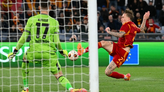 Roma's Dutch defender #02 Rick Karsdorp tries to score against Bayer Leverkusen's Czech goalkeeper #17 Matej Kovar during the UEFA Europa League semi final first leg football match between AS Roma and Bayer Leverkusen at the Olympic stadium on May 2, 2024 in Rome. (Photo by Alberto PIZZOLI / AFP)