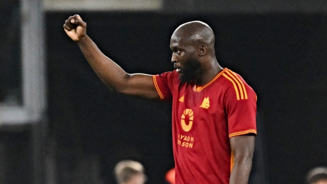 Roma's Belgian midfielder #90 Romelu Lukaku (R) celebrates after scoring a goalduring the Italian Serie A football match between Roma and Juventus at the Olympic stadium, in Rome on May 5, 2024. (Photo by Andreas SOLARO / AFP)