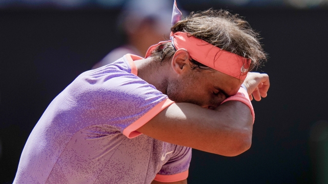 Spain\'s Rafael Nadal wipes his forehead as plays against Belgium\'s Zizou Bergs at the Italian Open tennis tournament, in Rome, Thursday, May 9, 2024. (AP Photo/Alessandra Tarantino)    associated press / Lapresse Only italy and spain