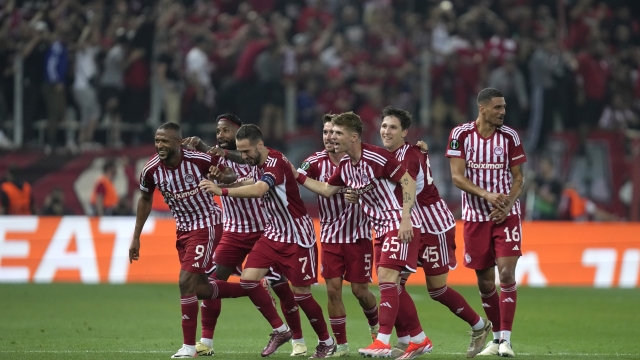 Olympiacos players celebrate after Olympiacos' Ayoub El Kaabi scored his side's second goal during the Europa Conference League semifinal, second leg, soccer match between Olympiacos and Aston Villa at the Georgios Karaiskakis stadium at Athens' port of Piraeus, Greece, Thursday, May 9, 2024. (AP Photo/Thanassis Stavrakis)