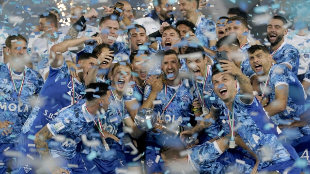 COMO, ITALY - MAY 10: Players of Como 1907 celebrate their promotion from the Serie B championship during the match beteween Como Calcio and Cosenza Calcio serie B at Stadio G. Sinigaglia on May 10, 2024 in Como, Italy. (Photo by Pier Marco Tacca/Getty Images)