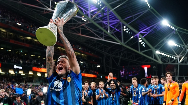 Atalanta?s Gianluca Scamacca celebrates winning the trophy after  the UEFA Europa League soccer match between Atalanta BC and Bayer Leverkusen at Dublin Arena in Dublin -Ireland - Wednesday, May 22, 2024. Sport - Soccer . (Photo by Spada/LaPresse)