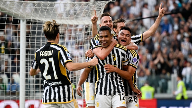 TURIN, ITALY - MAY 25: Alex Sandro of Juventus celebrates after scoring his team's second goal with teammates Nicolo Fagioli, Arkadiusz Krystian Milik, Carlos Alcaraz and Daniele Rugani during the Serie A TIM match between Juventus and AC Monza at Allianz Stadium on May 25, 2024 in Turin, Italy. (Photo by Daniele Badolato - Juventus FC/Juventus FC via Getty Images)