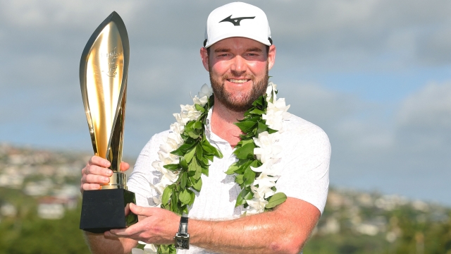 HONOLULU, HAWAII - JANUARY 14: Grayson Murray of the United States poses with the trophy after winning the Sony Open in Hawaii on the first play-off hole at Waialae Country Club on January 14, 2024 in Honolulu, Hawaii.   Michael Reaves/Getty Images/AFP (Photo by Michael Reaves / GETTY IMAGES NORTH AMERICA / Getty Images via AFP)