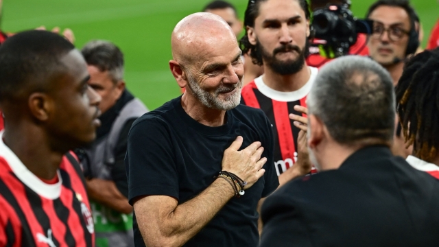 AC Milan's Italian coach Stefano Pioli (C) is celebrated by his team as the last match by coach ahead of the Italian Serie A football match between AC Milan and Salernitana at San Siro Stadium, in Milan on May 25, 2024.  as the last match by coach (Photo by MARCO BERTORELLO / AFP)