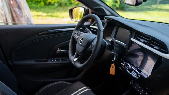 Opel Corsa Hybrid 2024, interni