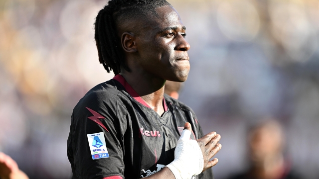 SALERNO, ITALY - MAY 06: Loum Tchaouna of US Salernitana celebrates after scoring his side's first goal during the Serie A TIM match between US Salernitana and Atalanta BC at Stadio Arechi on May 06, 2024 in Salerno, Italy. (Photo by Francesco Pecoraro/Getty Images)