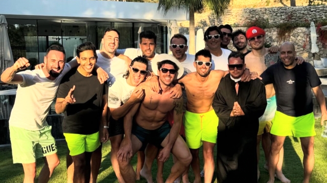 Ignazio Moser, addio al celibato a Ibiza con gli amici: le foto social