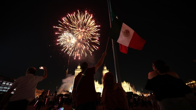 epa11386741 Fireworks during celebrations of the electoral victory of Mexico's Presidential candidate Claudia Sheinbaum after the general elections, in Mexico City, Mexico, 03 June 2024. Sheinbaum, a climate scientist and former mayor of Mexico City, is to be Mexico's first female President after she obtained between 58.3 and 60.7 per cent of the votes during the electoral night, according to the preliminary results announced by the National Electoral Institute.  EPA/Mario Guzman