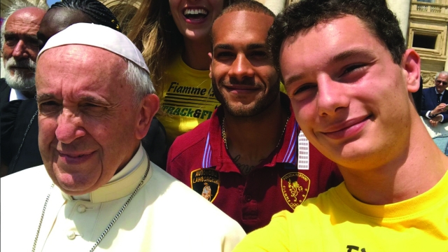 foto IPP da twitter
roma - citta' del vaticano 30-05-2018
nella foto il selfie postato filippo tortu  con papa francesco, Marcell Jacobs e alessia trost