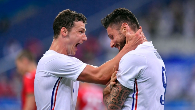 PARIS, FRANCE - JUNE 08: Olivier Giroud of France is congratulated by Benjamin Pavard after scoring during the international friendly match between France and Bulgaria at Stade de France on June 08, 2021 in Paris, France. (Photo by Aurelien Meunier/Getty Images)