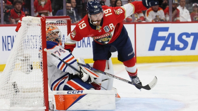 SUNRISE, FLORIDA - JUNE 18: Matthew Tkachuk #19 of the Florida Panthers collides with Stuart Skinner #74 of the Edmonton Oilers during the third period in Game Five of the 2024 Stanley Cup Final at Amerant Bank Arena on June 18, 2024 in Sunrise, Florida.   Bruce Bennett/Getty Images/AFP (Photo by BRUCE BENNETT / GETTY IMAGES NORTH AMERICA / Getty Images via AFP)
