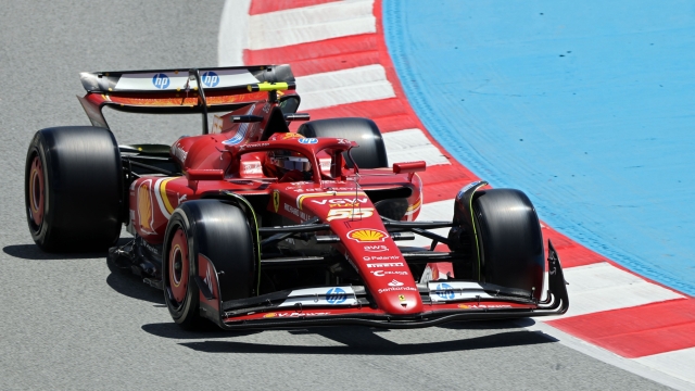 Ferraris Spanish driver Carlos Sainz takes part in the first practice session at the Circuit de Catalunya on June 21, 2024 in Montmelo, on the outskirts of Barcelona, ahead of the Spanish Formula One Grand Prix. (Photo by Thomas COEX / AFP)