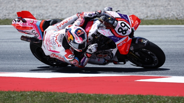 Spain's Jorge Martin rides his Ducati during the MotoGP race of the Catalunya Motorcycle Grand Prix at the Catalunya racetrack in Montmelo, near Barcelona, Spain, Sunday, May 26, 2024. (AP Photo/Joan Monfort)
