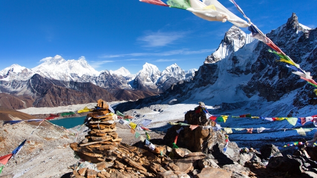 Everest, con scioglimento ghiacci emergono i corpi degli alpinisti