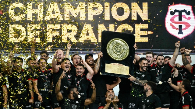 TOPSHOT - Toulouse's players celebrate with the Bouclier de Brennus trophy  after winning the French Top 14 rugby union final match between the Stade Toulousain (Toulouse) and Union Bordeaux-Begles (UBB) at the Velodrome Stadium in Marseille, southeastern france, on June 28, 2024. (Photo by Christophe SIMON / AFP)