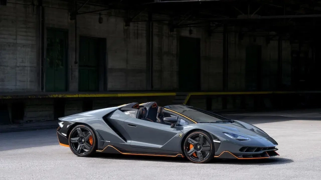 Il prezzo di stima della Lamborghini Centenario Roadster va ai 2.600.000 €  ai 3.100.000 €