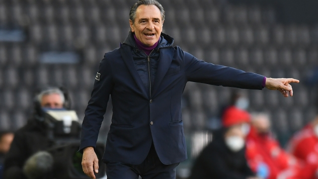 UDINE, ITALY - FEBRUARY 28: Cesare Prandelli head coach of ACF Fiorentina gestures during the Serie A match between Udinese Calcio and ACF Fiorentina at Dacia Arena on February 28, 2021 in Udine, Italy. (Photo by Alessandro Sabattini/Getty Images)