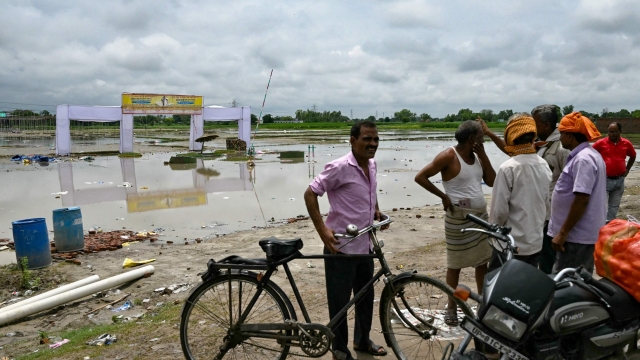 People gather near the site in the aftermath of a stampede at Hathras in India's Uttar Pradesh state on July 4, 2024. Former police constable-turned-preacher Bhole Baba built an immense following among poor and marginalised Indians before his latest sermon ended in a stampede that killed 121 of his followers. (Photo by Arun SANKAR / AFP)