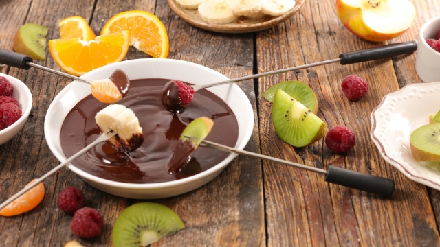 chocolate fondue with fruits