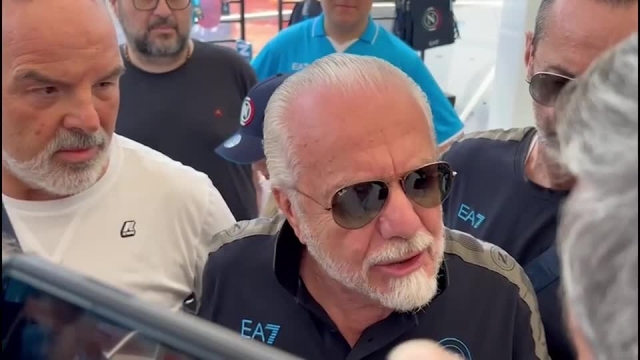 Il presidente del Napoli ha parlato brevemente con i giornalisti a Dimaro