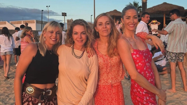 Claudia Gerini, vacanza a Formentera con Riccardo Sangiuliano: "Sono innamorata"
