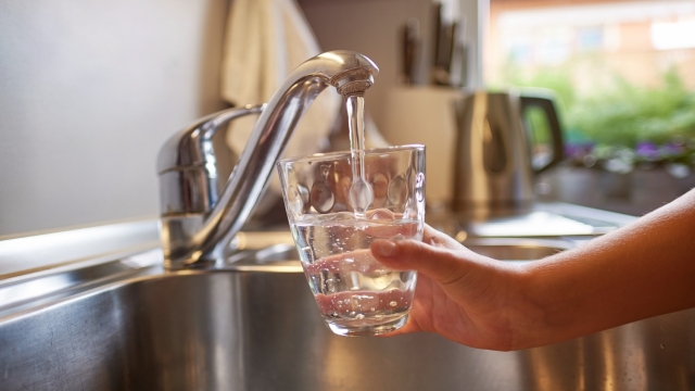 L'acqua del rubinetto è sicura? Ecco cosa dicono gli esperti