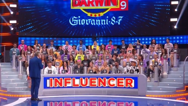 Ciao Darwin, stasera su Canale 5 la sfida Lavoratori contro Influencer