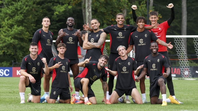 BASKING RIDGE, NEW JERSEY - AUGUST 04: (L-R) Luka Jovic of AC Milan, Filippo Terracciano, Mattia Liberali, Fikayo Tomori, Noah Okafor, Christian Pulisic, Malik Thiaw, Alexis Saelemaekers, Kevin Zeroli, Yunus Musah and Lorenzo Torriani celebrates the win at end of an AC Milan Training Session at Pingry School on August 04, 2024 in Basking Ridge, New Jersey. (Photo by Giuseppe Cottini/AC Milan via Getty Images)