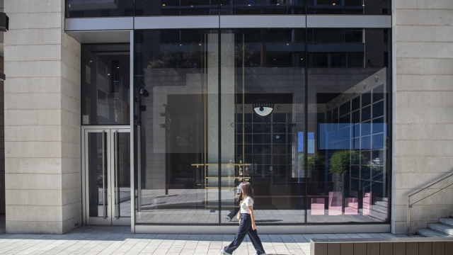 Negozio di Chiara Ferragni vuoto in Piazza Gae Aulenti Milano - Italia - Cronaca Giovedì, 08 Agosto, 2024 (Foto di Marco Ottico/Lapresse)  Chiara Ferragni's shop empty in Piazza Gae Aulenti Milan, Italy - News Thursday, 08 August, 2024 (Photo by Marco Ottico/Lapresse)   - Negozio di Chiara Ferragni vuoto in Piazza Gae Aulenti - fotografo: Marco Ottico