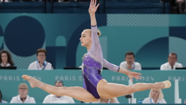 Alice D'Amato, of Italy, competes during the women's artistic gymnastics individual floor exercise finals at Bercy Arena at the 2024 Summer Olympics, Monday, Aug. 5, 2024, in Paris, France. (AP Photo/Francisco Seco)