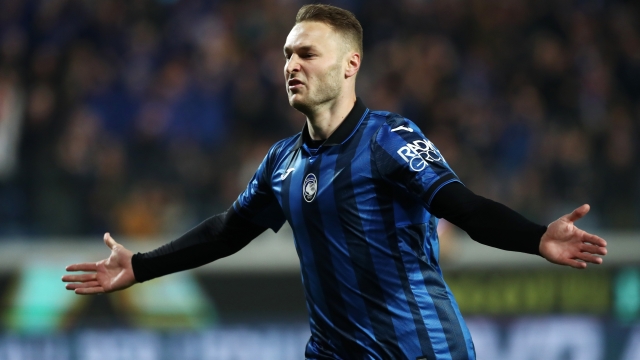 BERGAMO, ITALY - APRIL 24: Teun Koopmeiners of Atalanta BC celebrates scoring his team's first goal during the Coppa Italia Semi-final second leg match between  Atalanta and ACF Fiorentina at Stadio Atleti Azzurri d'Italia on April 24, 2024 in Bergamo, Italy. (Photo by Marco Luzzani/Getty Images)