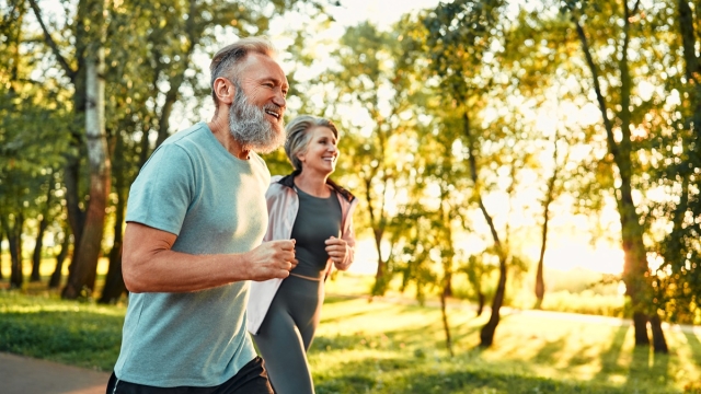 Invecchiamento a 44 anni e 60 anni i cambiamenti