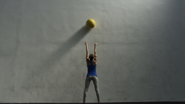 Wall Balls: l'allenamento più semplice e dai mille benefici per tutto il corpo