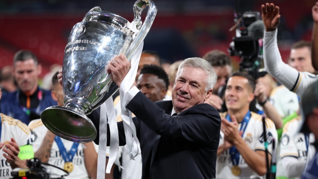 epa11384859 Head coach Carlo Ancelotti of Real Madrid celebrates with the trophy after winning the UEFA Champions League final match of Borussia Dortmund against Real Madrid, in London, Britain, 01 June 2024. Real Madrid wins their 15th UEFA Champions League.  EPA/ADAM VAUGHAN