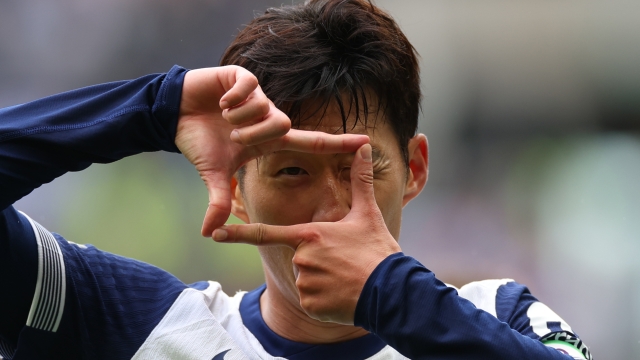 LONDON, ENGLAND - AUGUST 24: Son Heung-min of Tottenham Hotspur celebrates scoring the fourth goal during the Premier League match between Tottenham Hotspur FC and Everton FC at Tottenham Hotspur Stadium on August 24, 2024 in London, England. (Photo by Marc Atkins/Getty Images)