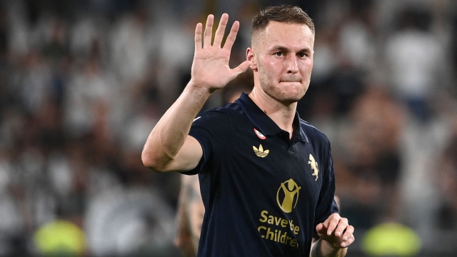 Juventus' Dutch midfielder #8 Teun Koopmeiners waves to supporters at the end of the Italian Serie A football match between Juventus and Roma at Allianz Stadium in Turin, on September 1, 2024. (Photo by Isabella BONOTTO / AFP)