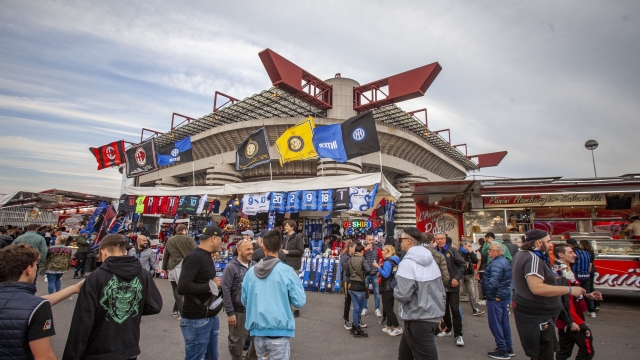 Foto LaPresse 
19 Aprile  2022 Milano, Italia 
cronaca 
San Siro, tifosi prima del Derby Inter vs Milan di Coppa Italia Frecciarossa 2021/2022 

Photo LaPresse 
April 19, 2022 Milan, Italy 
News 
San Siro, fans before the Derby Inter vs Milan of Coppa Italia Frecciarossa 2021/2022