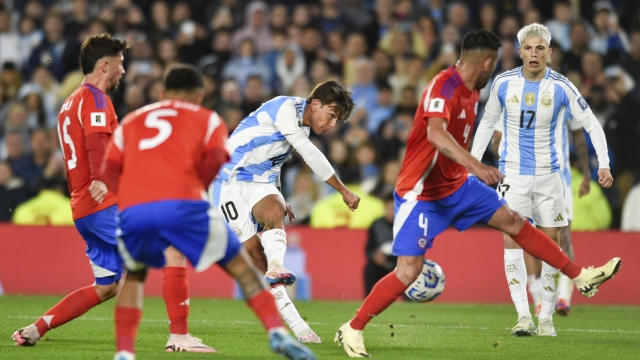 Argentina's Paulo Dybala scores his side's third goal against Chile during a qualifying soccer match for the FIFA World Cup 2026 in Buenos Aires, Argentina, Thursday, Sept. 5, 2024. (AP Photo/Gustavo Garello)