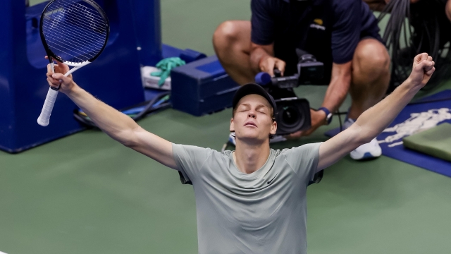 epa11590482 Jannik Sinner of Italy reacts after defeating Jack Draper of Great Britain during their semifinals match at the US Open Tennis Championships at the USTA Billie Jean King National Tennis Center in Flushing Meadows, New York, USA, 06 September 2024.  EPA/BRIAN HIRSCHFELD