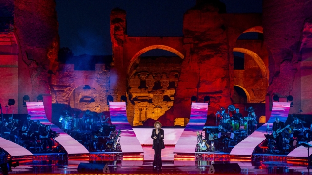 Fiorella Mannoia durante il concerto alle Terme di Caracalla, 3 giugno 2024. ANSA/ ROBERTO PANUCCI - UFFICIO STAMPA  ANSA PROVIDES ACCESS TO THIS HANDOUT PHOTO TO BE USED SOLELY TO ILLUSTRATE NEWS REPORTING OR COMMENTARY ON THE FACTS OR EVENTS DEPICTED IN THIS IMAGE; NO ARCHIVING; NO LICENSING +++  NPK++