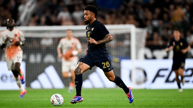 TURIN, ITALY - SEPTEMBER 01: Douglas Luiz of Juventus runs with the ball during the Serie A match between Juventus and AS Roma at Allianz Stadium on September 01, 2024 in Turin, Italy. (Photo by Daniele Badolato - Juventus FC/Juventus FC via Getty Images)