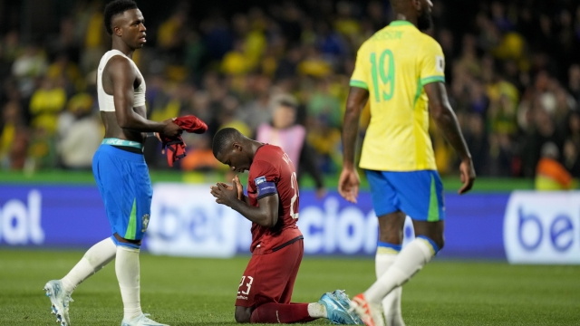 Ecuador's Moises Caicedo kneels on the field at the end of a qualifying soccer match against Brazil for the FIFA World Cup 2026 at Couto Pereira Stadium in Curitiba, Parana state, Brazil, Friday, Sept. 6, 2024.(AP Photo/Silvia Izquierdo)